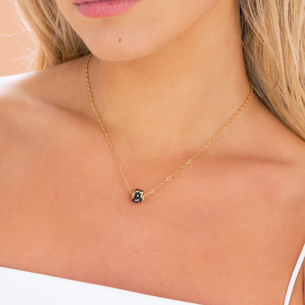 Necklace with a roll